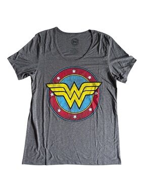 ⭐️ NWOT- DC Comics Distressed 
 WonderWoman Logo Scoop Neck Tee - size Large